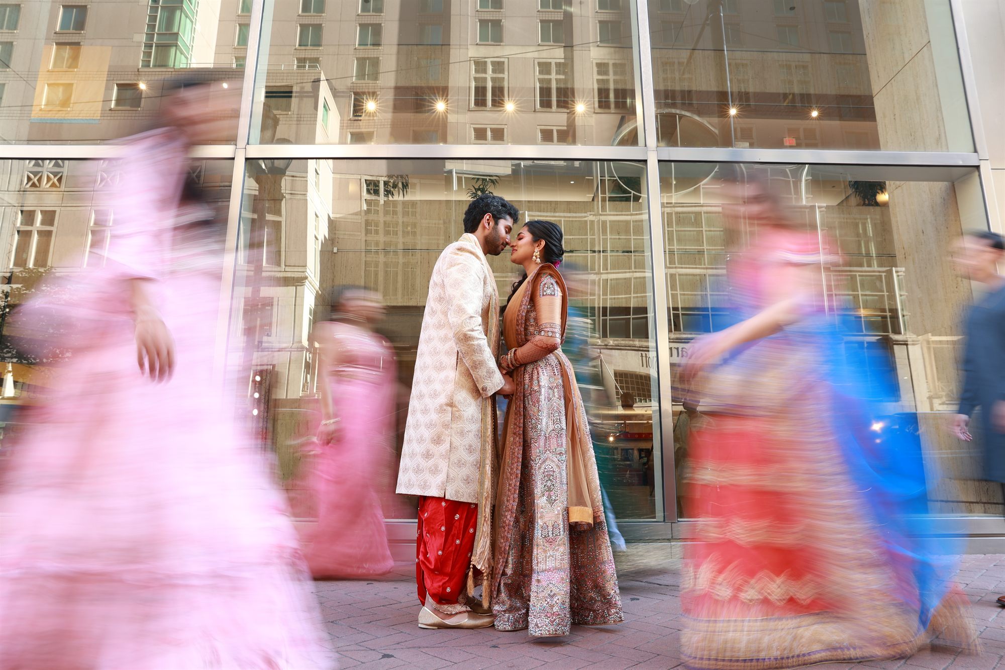 couple still crowd blurred motion